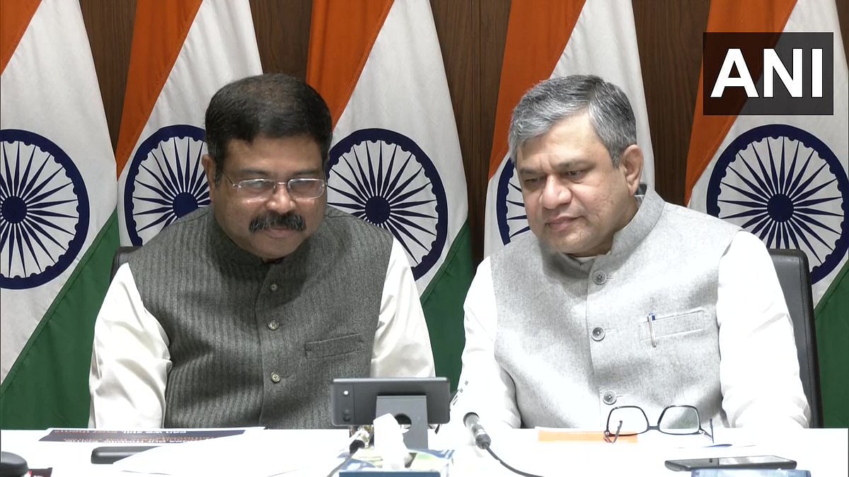 Dharmendra Pradhan tests 'BharOS' developed by IIT Madras - Vimarsana News