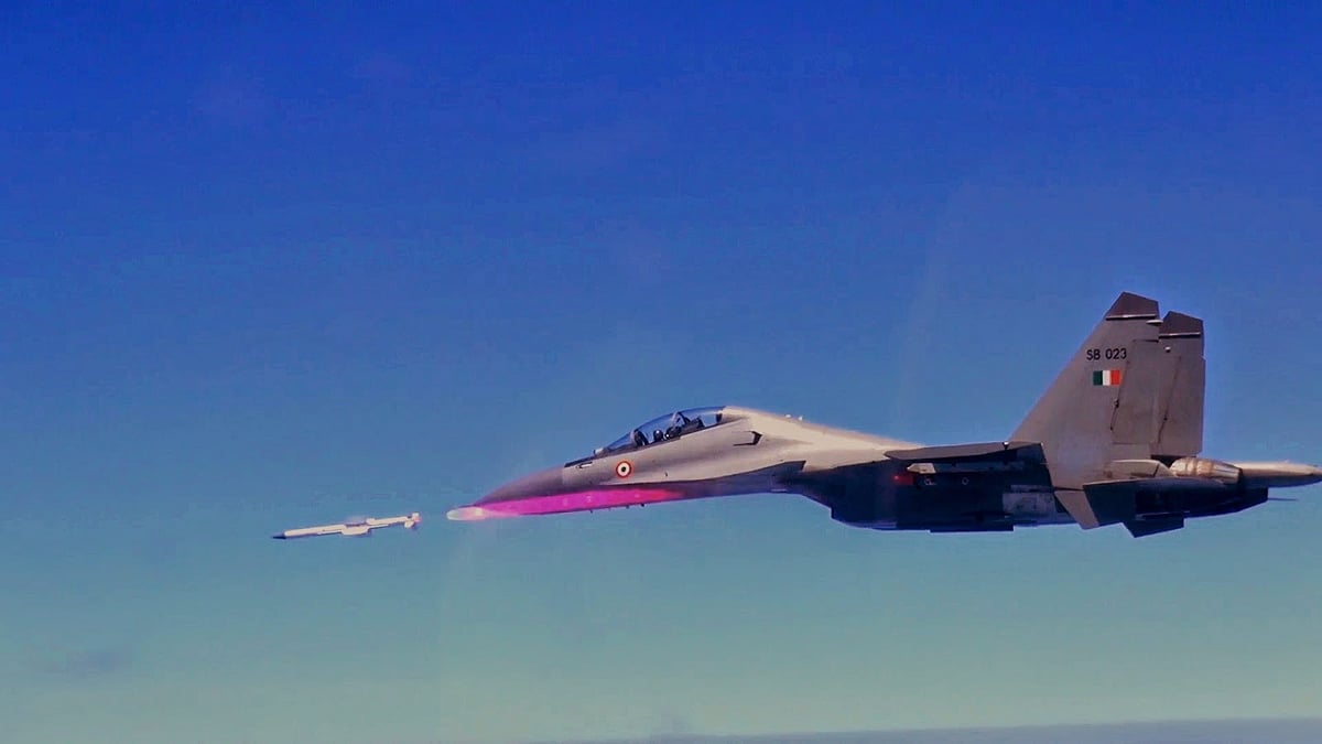Watch: Indian Air Force successfully test fires Astra air-to-air missile from Sukhoi-30 MKI jet - Vimarsana News