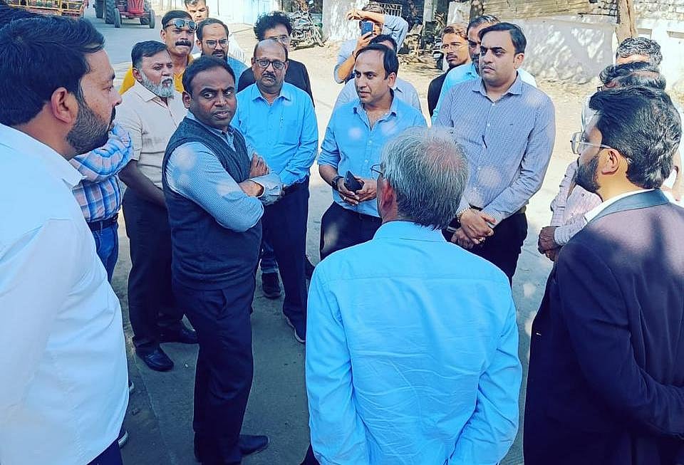 Road widening: Collector discusses resettlement issues - Vimarsana News