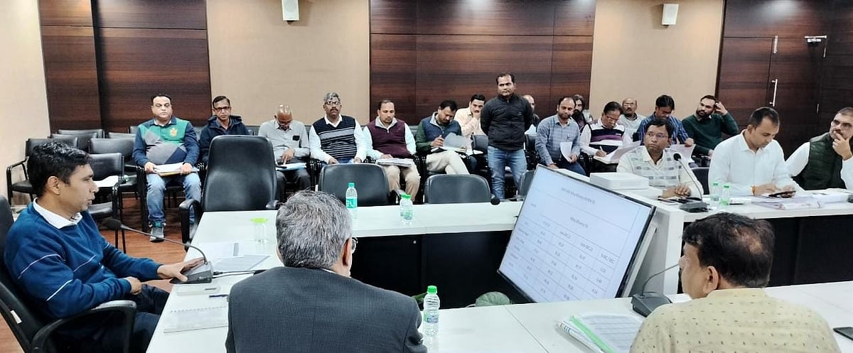 Indore: Stress on stopping power theft at Discom meeting