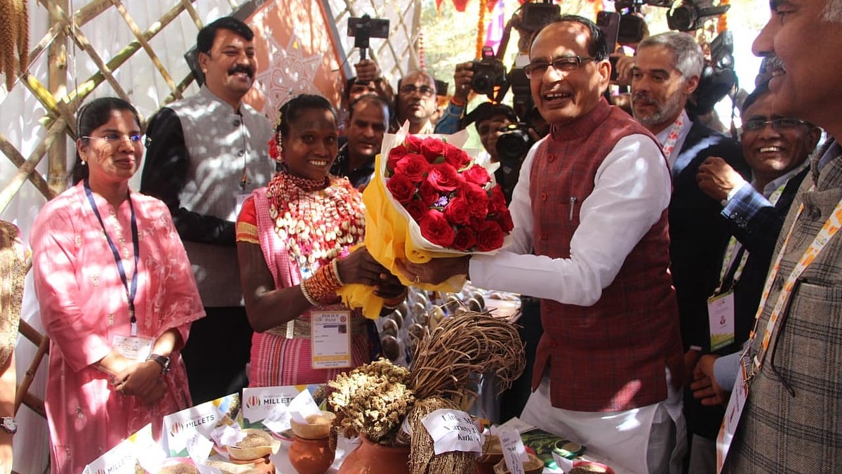 Indore: CM Chouhan meets millet master Lahari Bai on sidelines of G20; lauds Simrol's 'sugar-free' potatoes - Vimarsana News