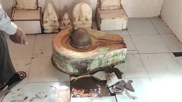 Madhya Pradesh: 125 years old Shivling stolen from Barwani's Rinmukteshwar temple - Vimarsana News