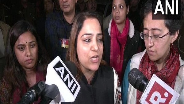 BJP Councillors pushed me: Shelly Oberoi after ruckus in MCD house; registers FIR, seeks protection - Vimarsana News