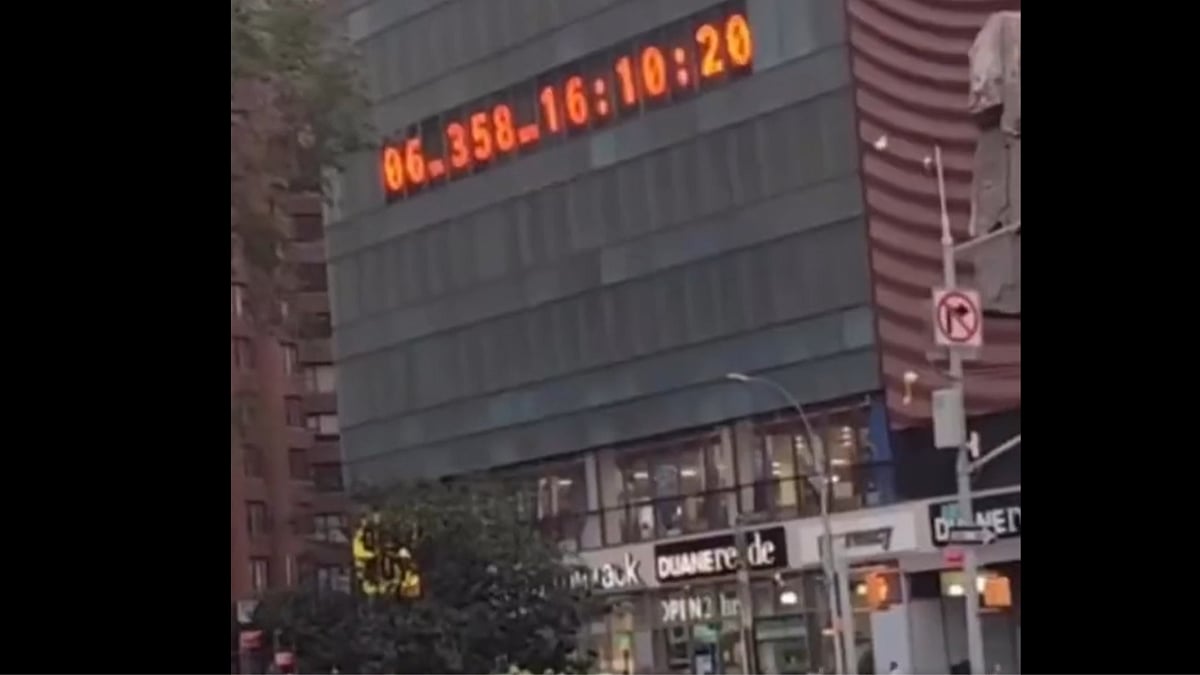 WATCH: Union Square climate clock that goes backwards! - Vimarsana News