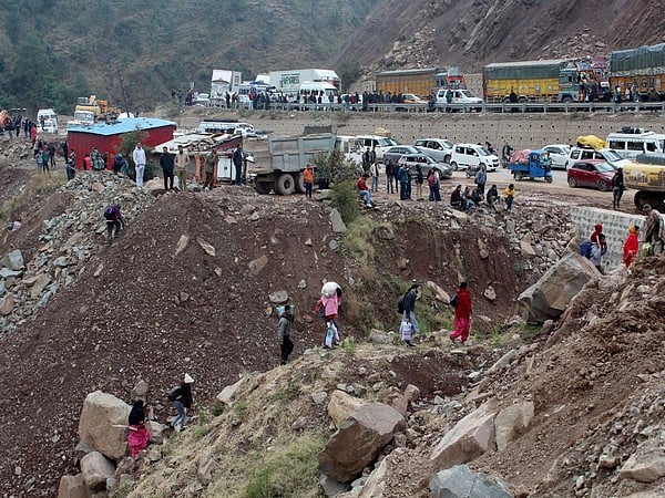 Himachal Pradesh: Bridge collapses after landslide in Chamba, traffic halted - Vimarsana News