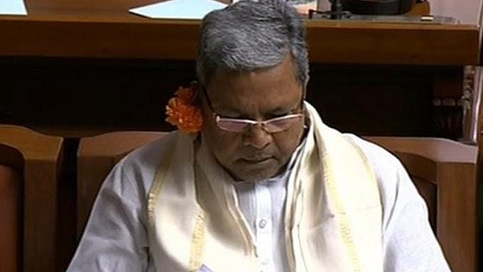 Karnataka: Former CM Siddaramaiah, Cong leaders don flowers as part of 'Kivi Mele Hoovu' campaign in Assembly - Vimarsana News