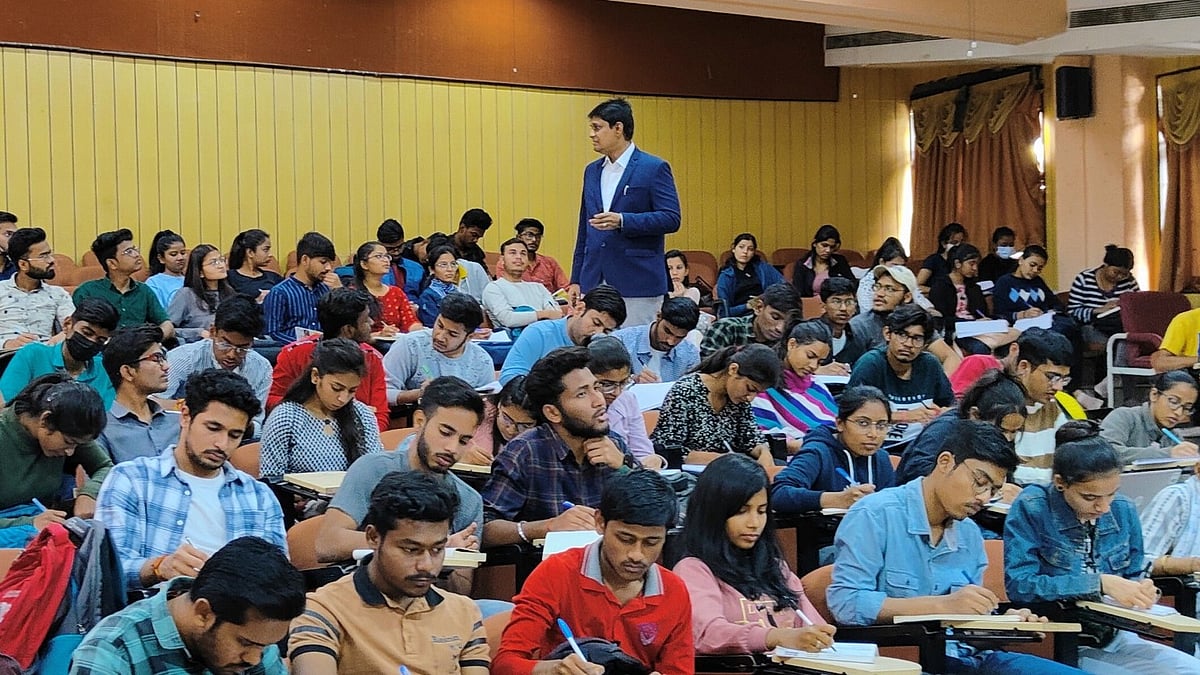Indore: Cyber trainer explains nuances of cyber-crimes - Vimarsana News