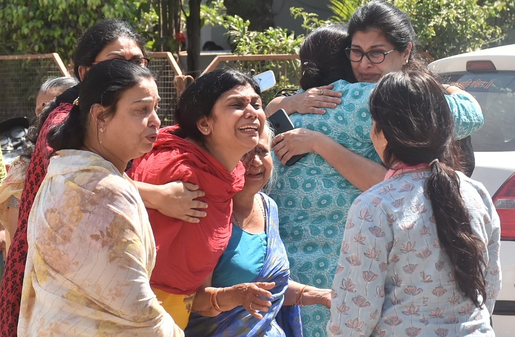 VIMUKTA SHARMA'S DEMISE: Daughter demands death for accused; Teary neighbours bid adieu to gem of a person - Vimarsana News