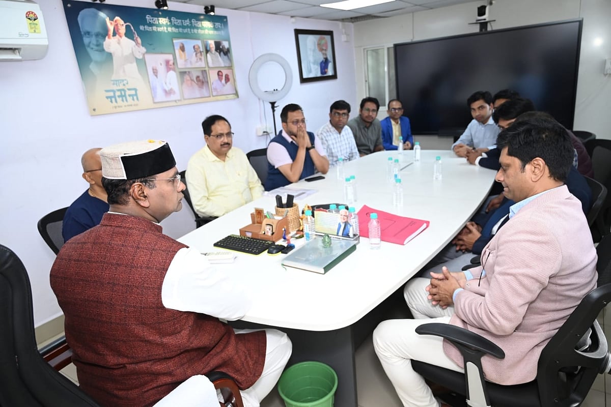 Madhya Pradesh: Doctors call off strike after CM assures setting up a panel to look into their demands - Vimarsana News