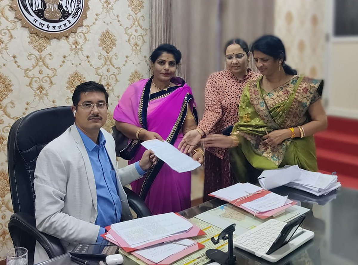 Pending honorarium: Anganwadi workers meet collector - Vimarsana News