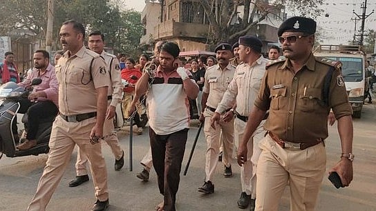 Chhattisgarh: Police arrests, publicly parades man who attacked, dragged minor on Raipur road - Vimarsana News