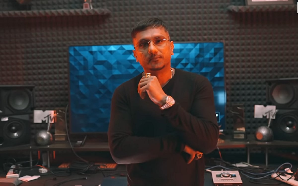 Oscar winner Guneet Monga to back docu-film on Yo Yo Honey Singh; watch teaser - Vimarsana News