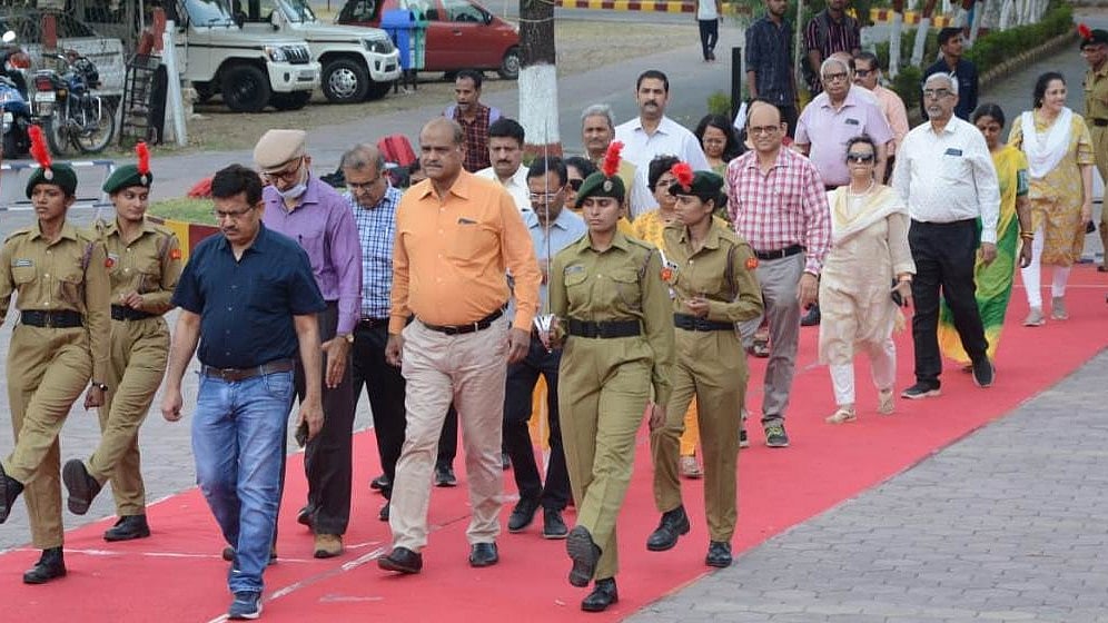 Indore: First rehearsal held for DAVV convocation, event tomorrow - Vimarsana News