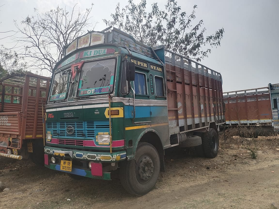 Madhya Pradesh: Vehicle seized with 37 cattle, 60 litre sprit, 3 held in Sendhwa - Vimarsana News