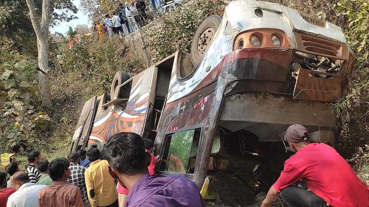 MP: One dead, 27 injured as bus fell into ditch near Simrol in Indore - Vimarsana News