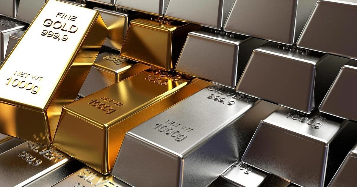 Gold, silver prices remain unchanged in early trade