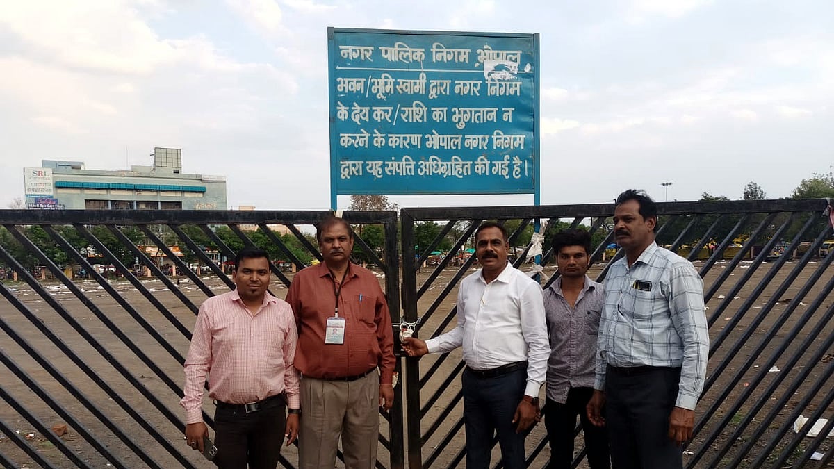 Bhopal: BMC puts a lock on Bittan Market Dussehra Maidan - Vimarsana News