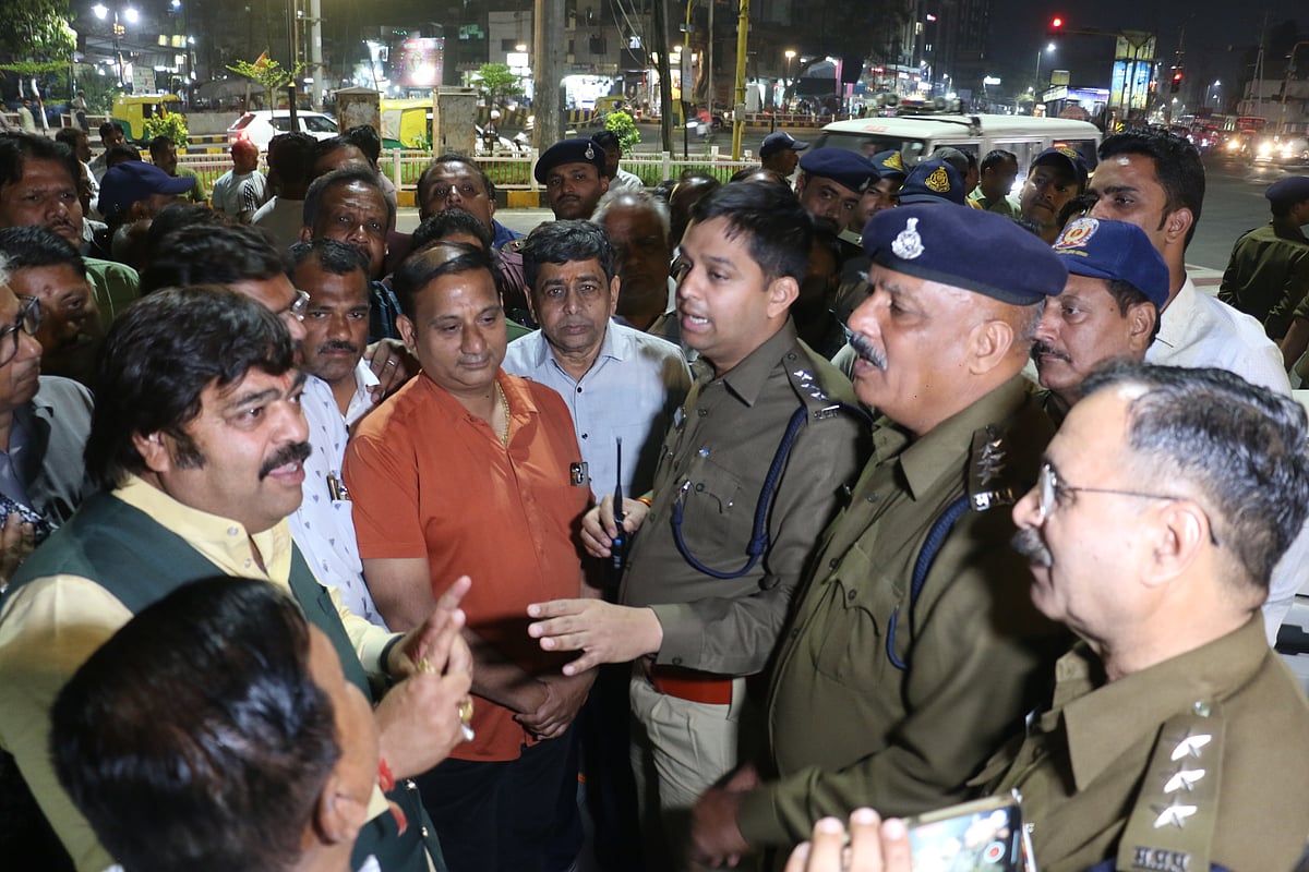Indore: Rash trucker hits couple, wife dies, hubby critical - Vimarsana News