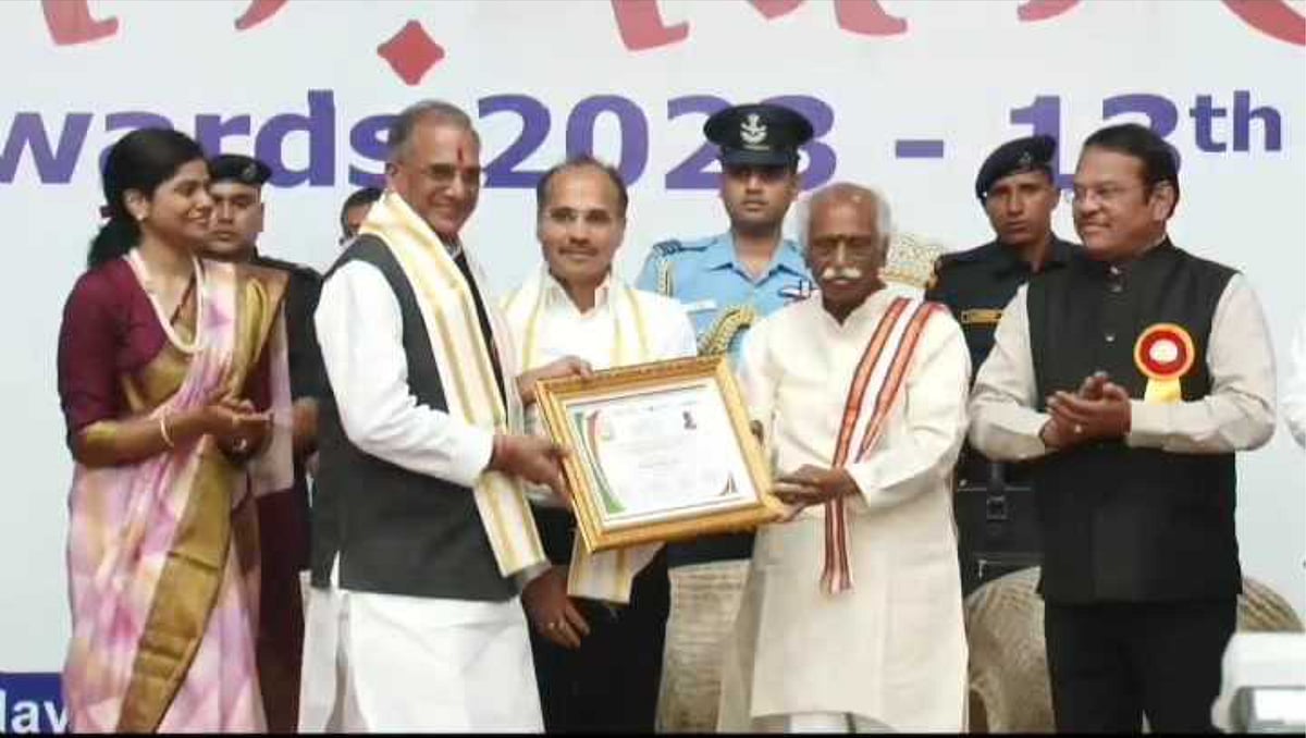 MP Gupta conferred with Sansad Ratna Award in Mandsaur - Vimarsana News