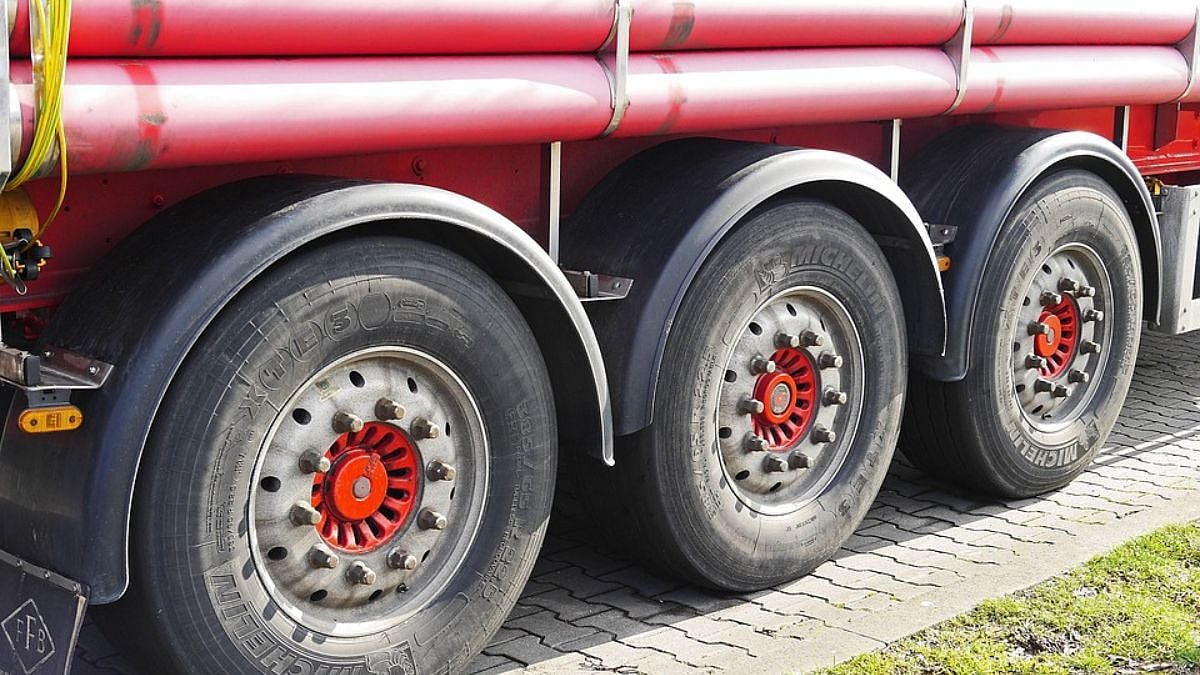 Tankers banned at night in parts of Thane to check release of chemicals into water - Vimarsana News