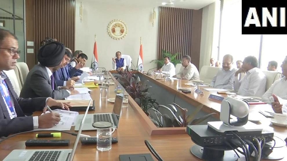 MP CM Chouhan chairs bankers committee meeting before launch of Ladli Behna Yojana - Vimarsana News