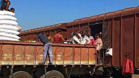 Western Railway creates new milestone as it achieves 100 million tonnes in freight loading in 2022-23 - Vimarsana News