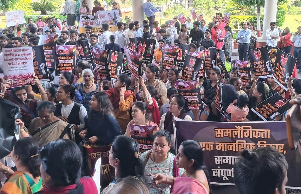 Indore: Women protest against same-sex marriage - Vimarsana News