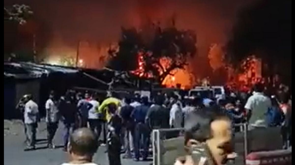 Jamshedpur: Stone pelting between 2 groups over alleged desecration of religious flag, police say situation under control now - Vimarsana News