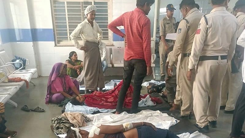 Madhya Pradesh: Pickup overturned, more than 20 labourer's injured in Khargone - Vimarsana News