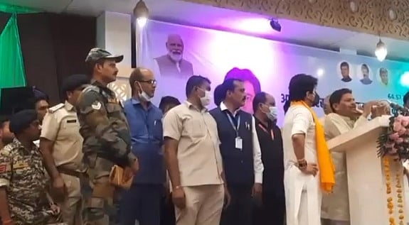 MP: Ex-army man meets Scindia, accuses his supporter of encroaching land and threatening - Vimarsana News
