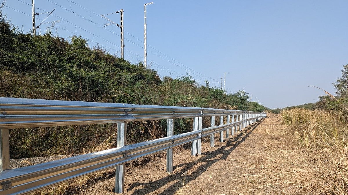 Metal Beam Fencing project on Ahmedabad-Mumbai route 20% complete - Vimarsana News
