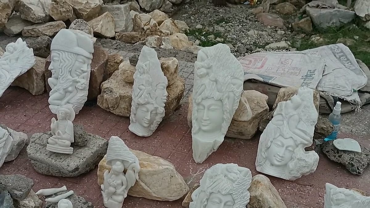 Madhya Pradesh Witness Bhedaghat's ancient art of stone carving which