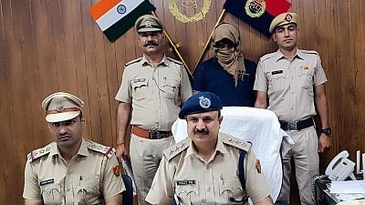 Man held for posing as PMO official's relative asking for free entry in Gurugram bar - Vimarsana News