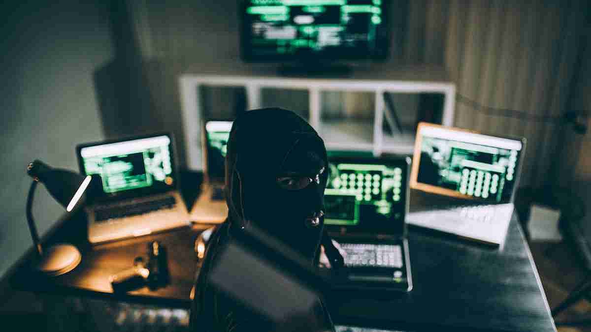 Mumbai Cyber Safe: Looking for courier service, Ex-MTNL officer duped of ₹68,000 - Vimarsana News
