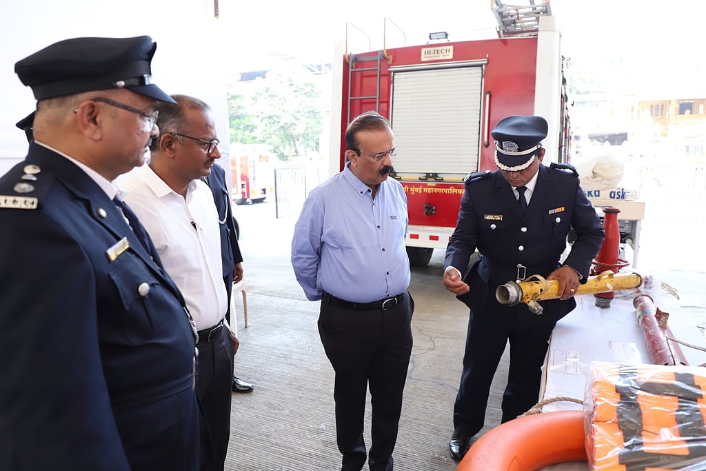 Navi Mumbai NMMC chief pays tribute to martyrs on National Fire