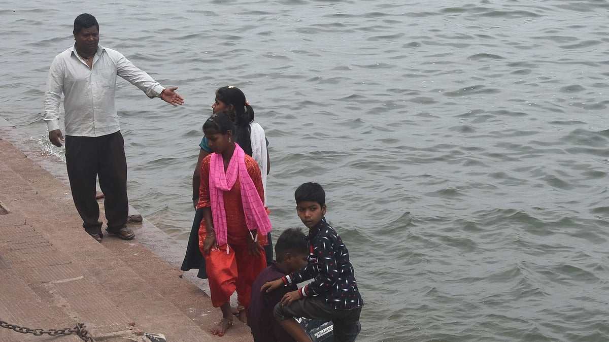 Bhopal: Divers' poor pay put them in troubled waters - Vimarsana News