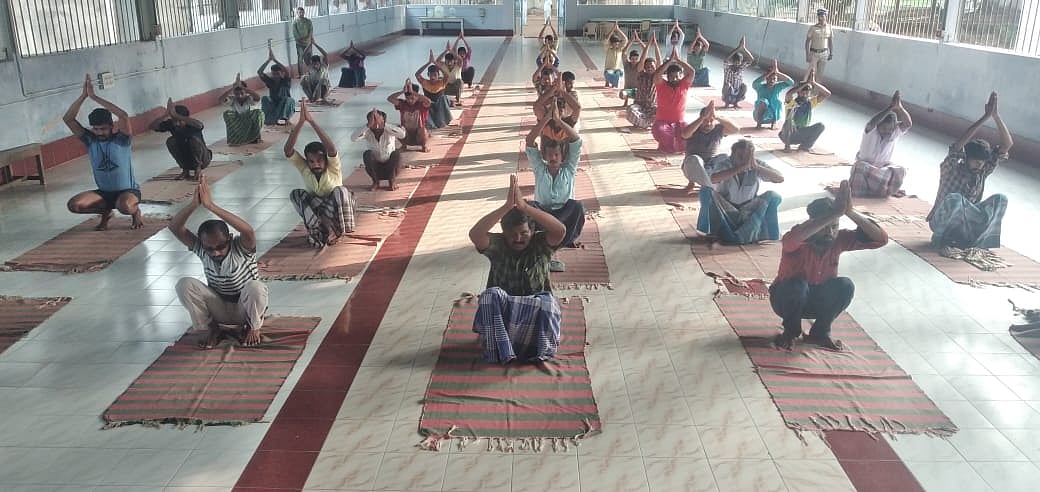 Isha teaches yoga to 2000 prisoners in a month - Vimarsana News