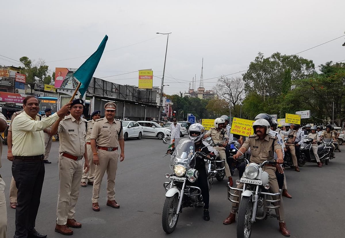 Indore: Cops take out helmet rally to propagate safe driving habits - Vimarsana News