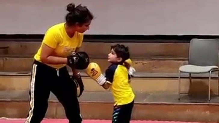 Bhopal: Boxing coach applauded for training with 6-yr-old son - Vimarsana News