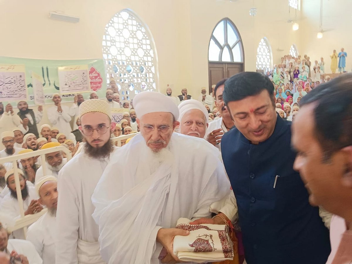 Indore: Industrial minister Rajvardhan Dattigaon visits Dawoodi Bohra's spiritual leader Syedna Mufaddal Saifuddin - Vimarsana News