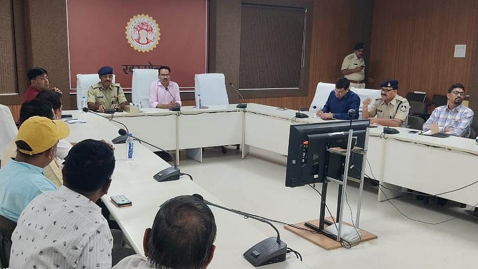 MP Bus Tragedy: Collector ordered a magisterial probe into bus accident in Khargone - Vimarsana News