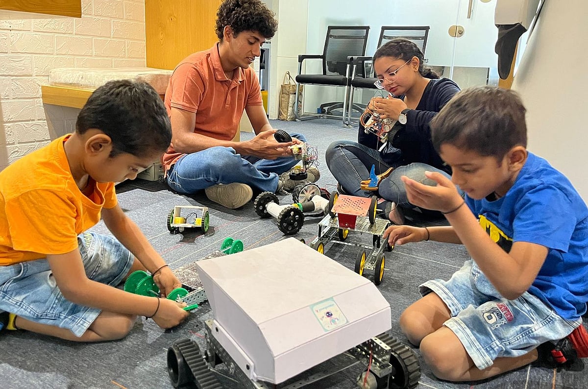Indore: Robotics, trending hobby for students this summer - Vimarsana News