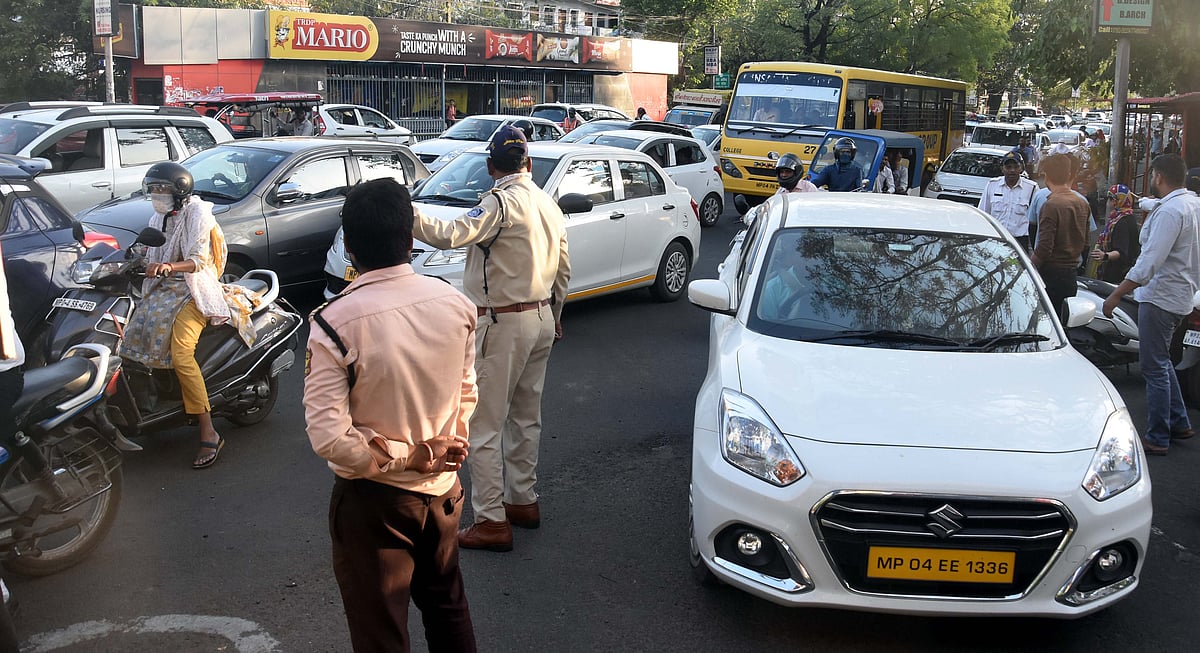 Bhopal: Police lack measures to manage traffic during peak hours - Vimarsana News