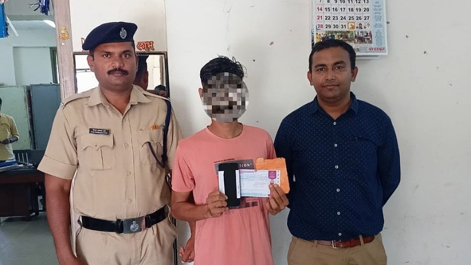 Mumbai: Central Railway's RPF cracks down on ticket touting gang - Vimarsana News