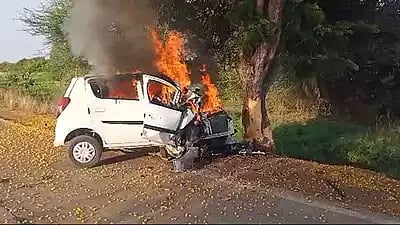 MP Tragedy: 4, including 3 of a family, charred to death after their car rams into tree and explodes in Harda - Vimarsana News