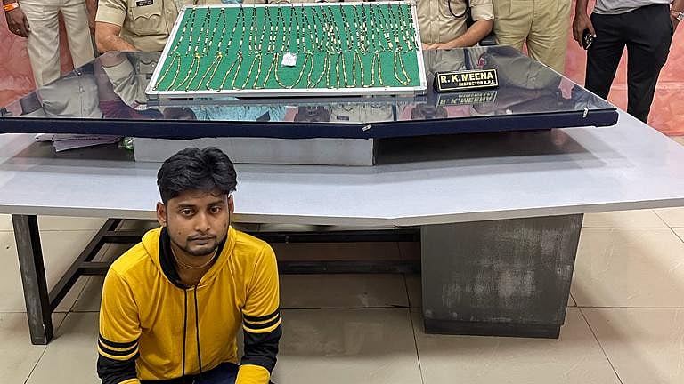 Maharashtra: RPF arrests thief with stolen valuables, Mangalsutras worth ₹28 lakh from Bhusawal station - Vimarsana News