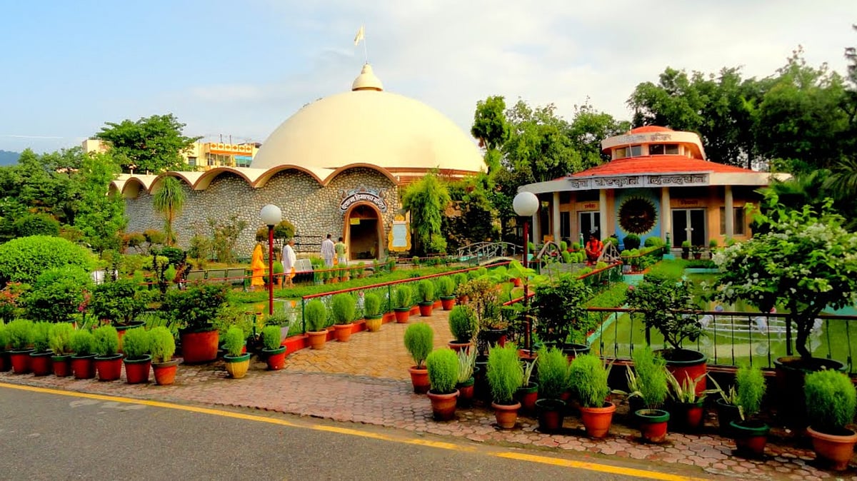 Gayatri Jayanti: From meditation to spiritual discourse, Shantikunj Ashram in Haridwar is a place for rejuvenating retreat - Vimarsana News