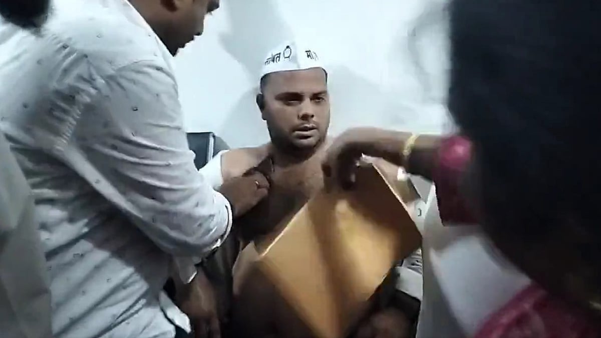 NCP worker tries to self-immolate outside party's Mumbai office; here's what happened next - Vimarsana News