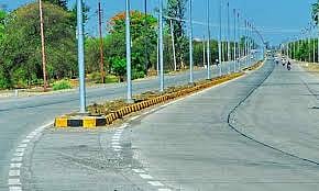 Indore : Road widening restarts near  Bengali Square after 2 months - Vimarsana News