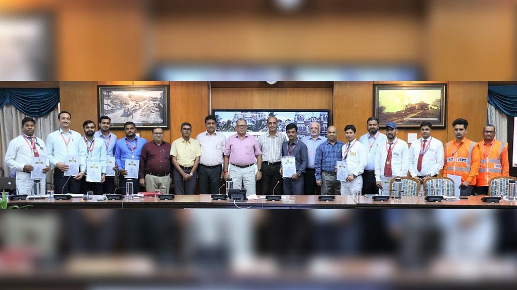 WR honours 14 employees for exemplary dedication to safe train operations - Vimarsana News